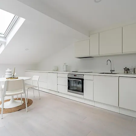 Black & White Rozna Dolina Apartma Ljubljana