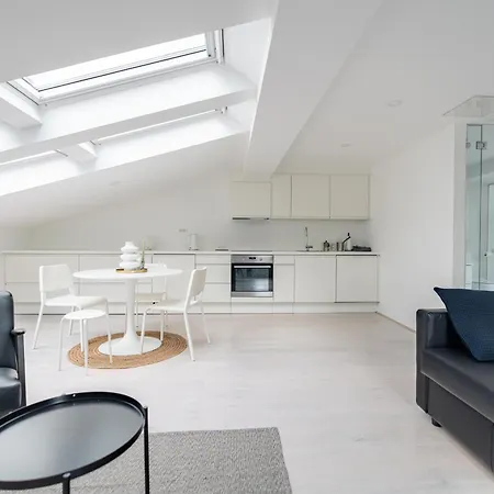 Black & White Rozna Dolina Apartma