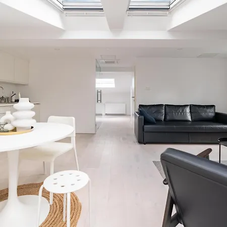 Black & White Rozna Dolina * 류블랴나