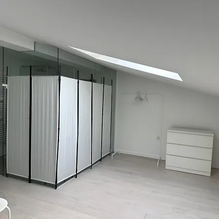 Black & White Rozna Dolina 아파트 류블랴나