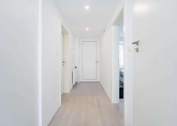 Black & White Rozna Dolina Λιουμπλιάνα