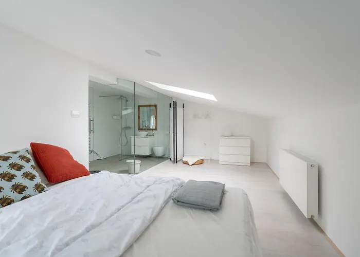 Black & White Rozna Dolina * Λιουμπλιάνα