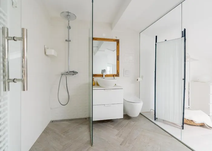 Black & White Rozna Dolina Λιουμπλιάνα