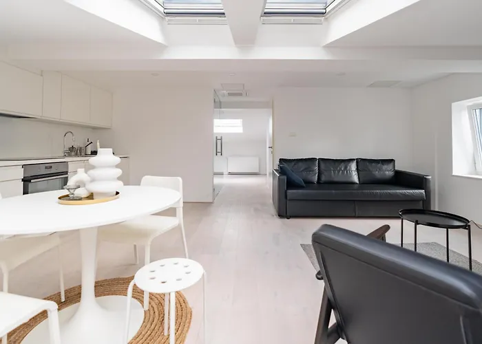 Black & White Rozna Dolina * Λιουμπλιάνα