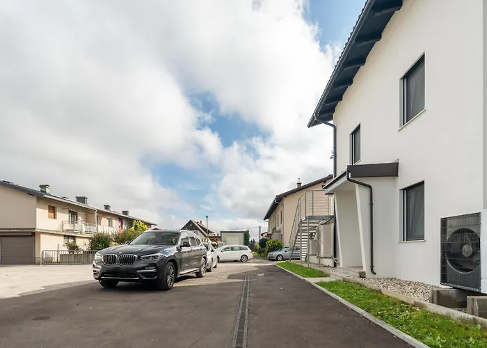 Black & White Rozna Dolina Λιουμπλιάνα