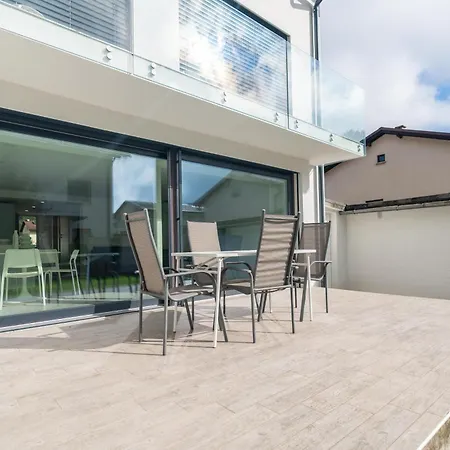 Black & White Rozna Dolina * לובליאנה